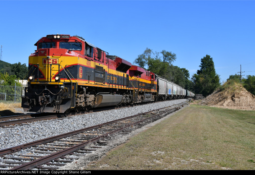 KCS 4098 Drags a grain west through Louisiana Mo.